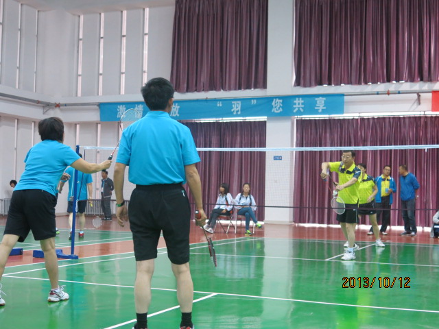 金沙官网在自治区首届高校教职工羽毛球比赛中取得优异成绩